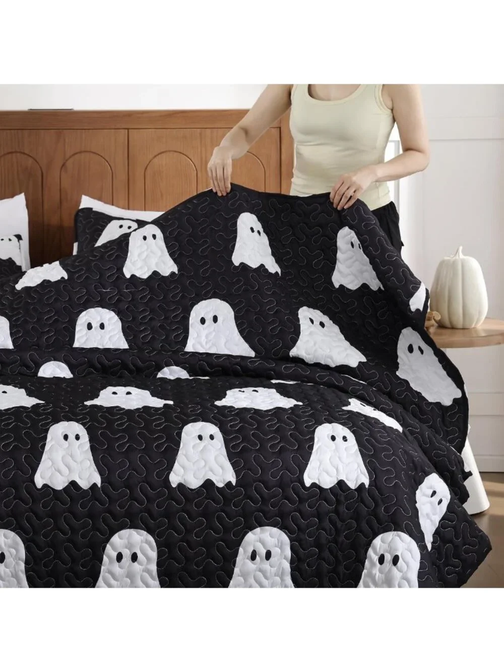 Spooky Halloween Queen Size Quilt Set - Black Ghost Bedspread & Pillow Shams